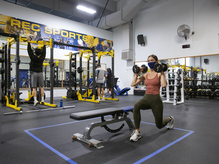 Undergraduate Hannah Theodore working out at the RSF.